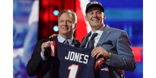 Mac Jones ne veut pas que les téléspectateurs se comparent à Tom Brady Mac Jones ne veut pas que les téléspectateurs se comparent à Tom Brady